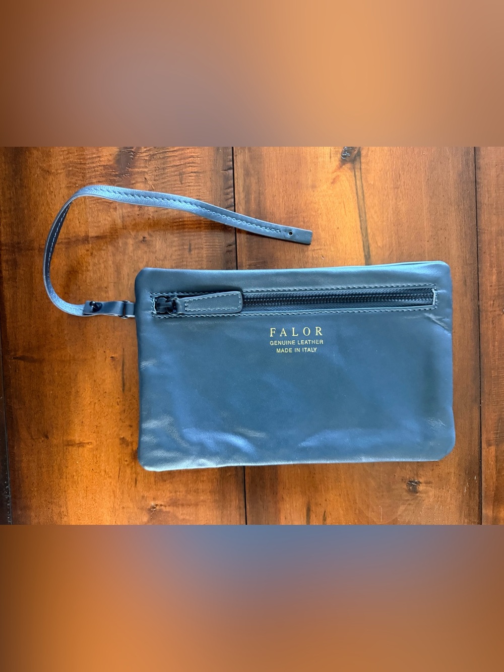 NWOT Falor Genuine Leather Gray Wristlet